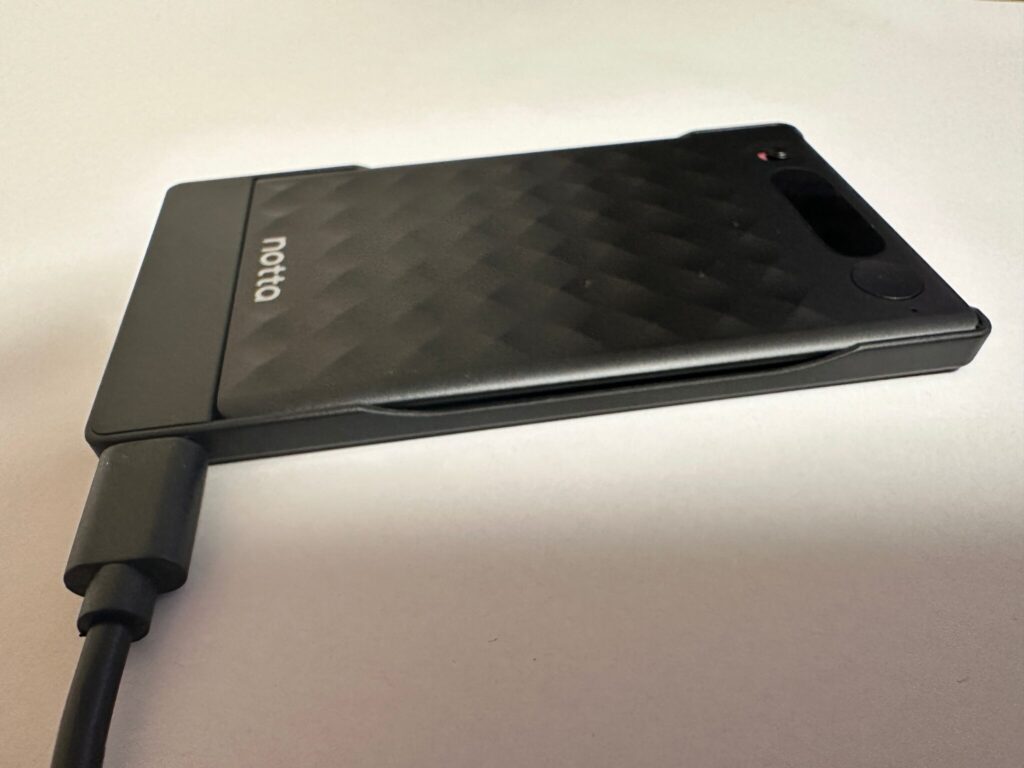 専用ケースにNotta MemoをセットしてUSB-Cで接続